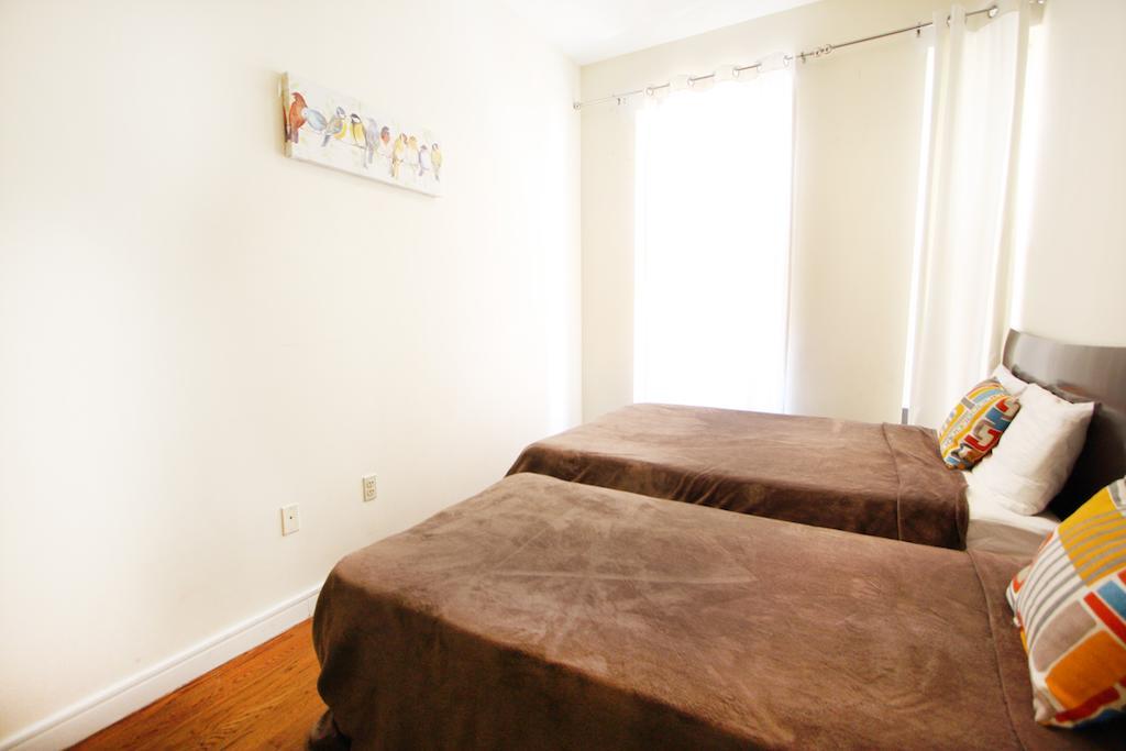 Luxury Living Suites New York Room photo